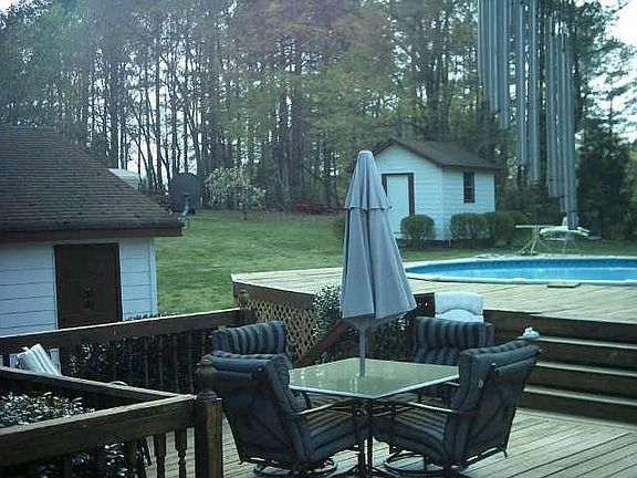 Pool & wrap-around Deck