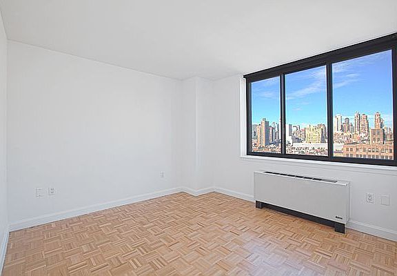 4th image of 360 W 43rd St APT S20e