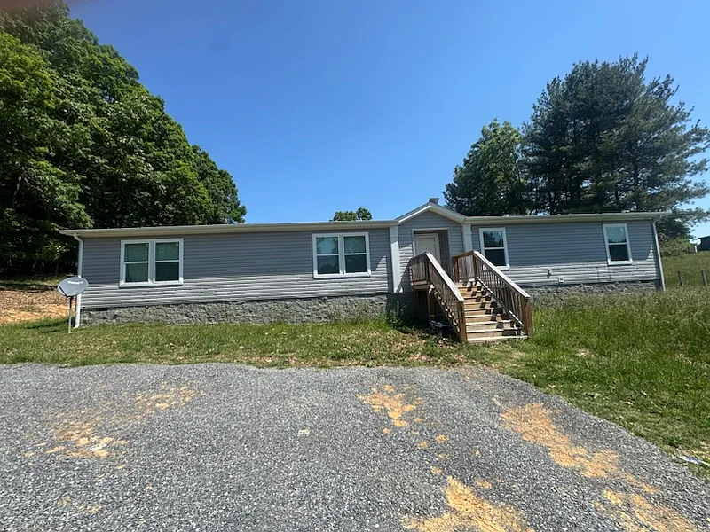 4 bed, 2000 sqft, $3,000 — Photo 2