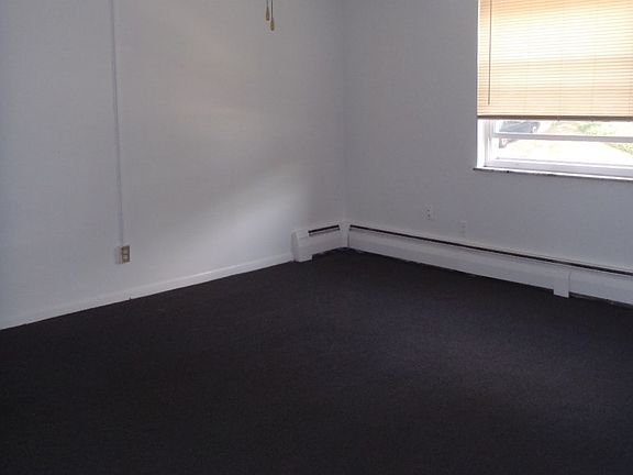 2nd image of 515 Lowell Ave