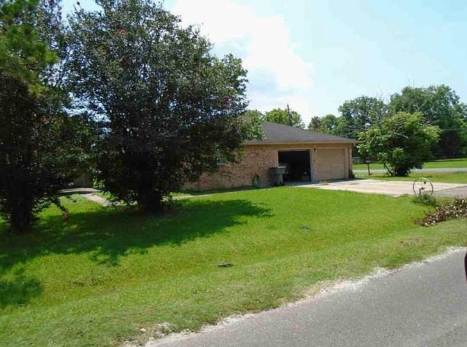 2nd image of 2835 62nd St