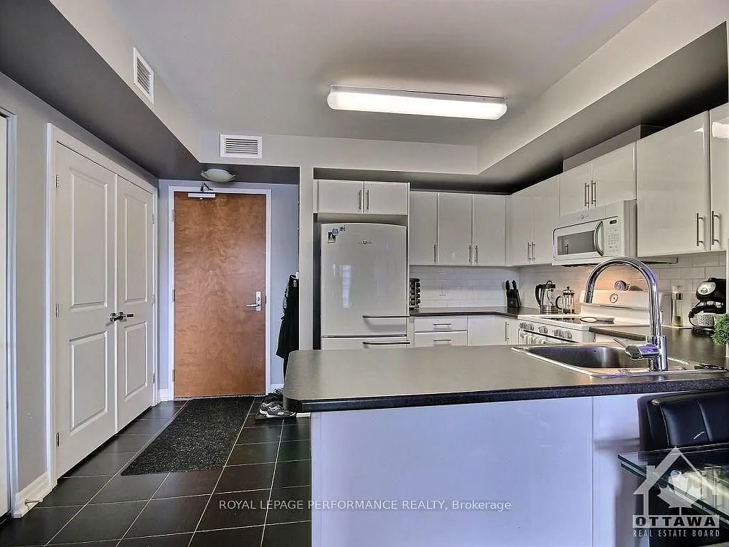 2 bed, $3,000 — Photo 3