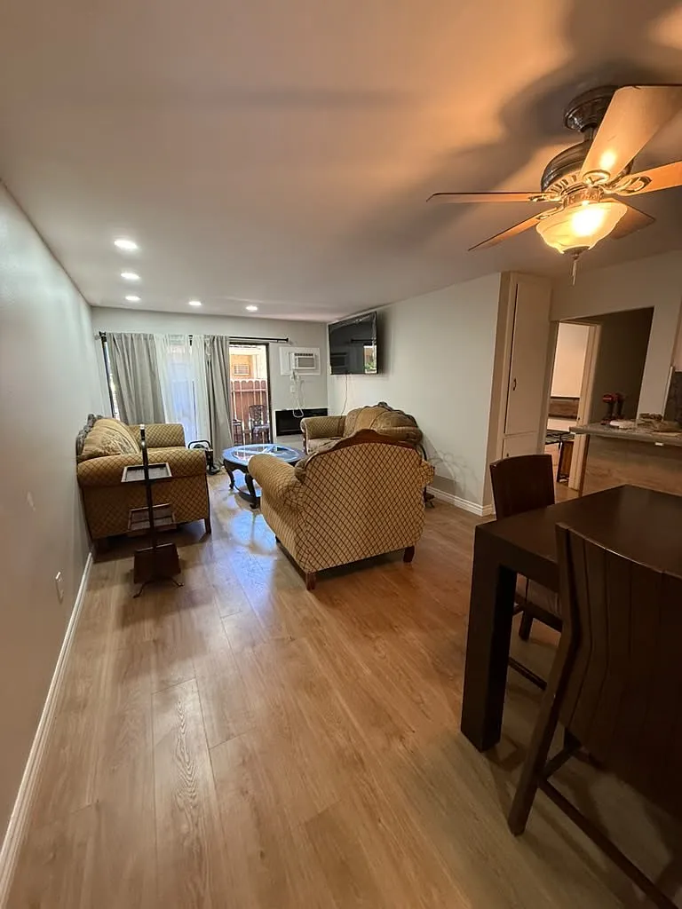 1 bed, 667 sqft, $1,950 — Photo 4