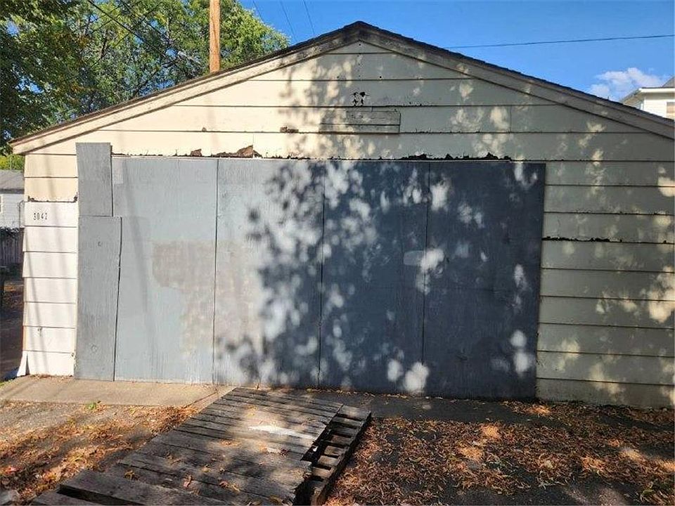2nd image of 3042 15th Ave S