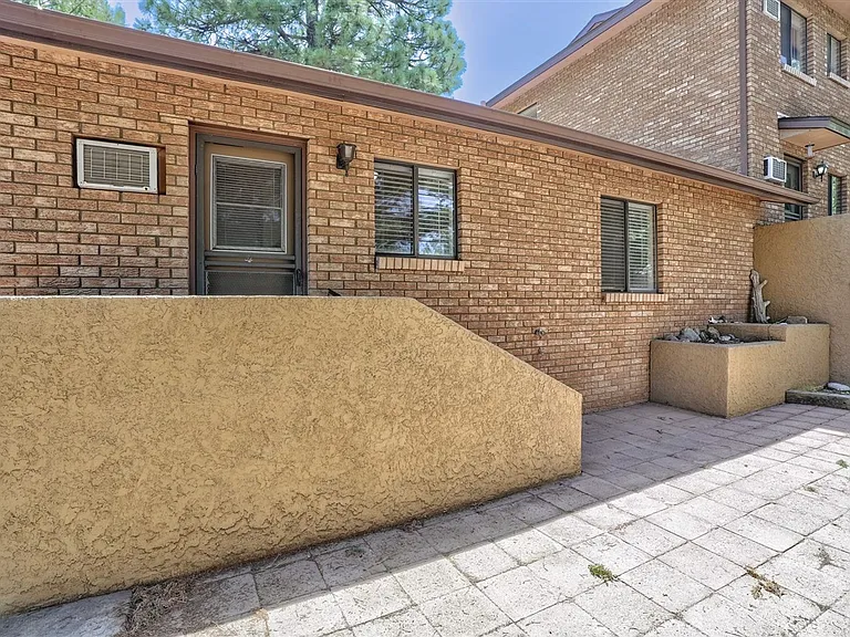 645 Ash St — Photo 15