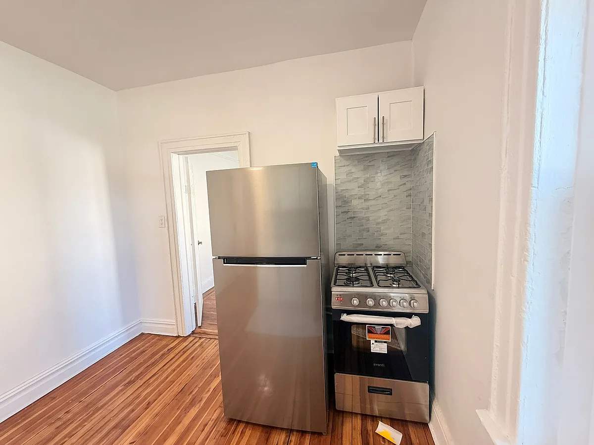 Building Photo - 166 Clinton Ave #12E