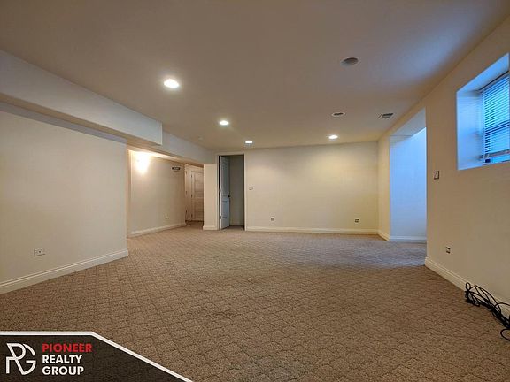 3rd image of 3240 W Leland Ave #1