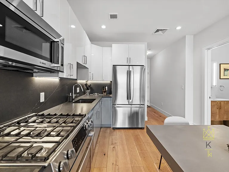 420 W Broadway #503 — Photo 4