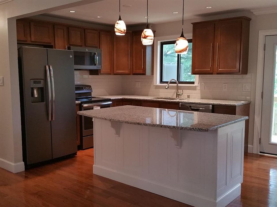 1st image of 408 Cedarvale Ct