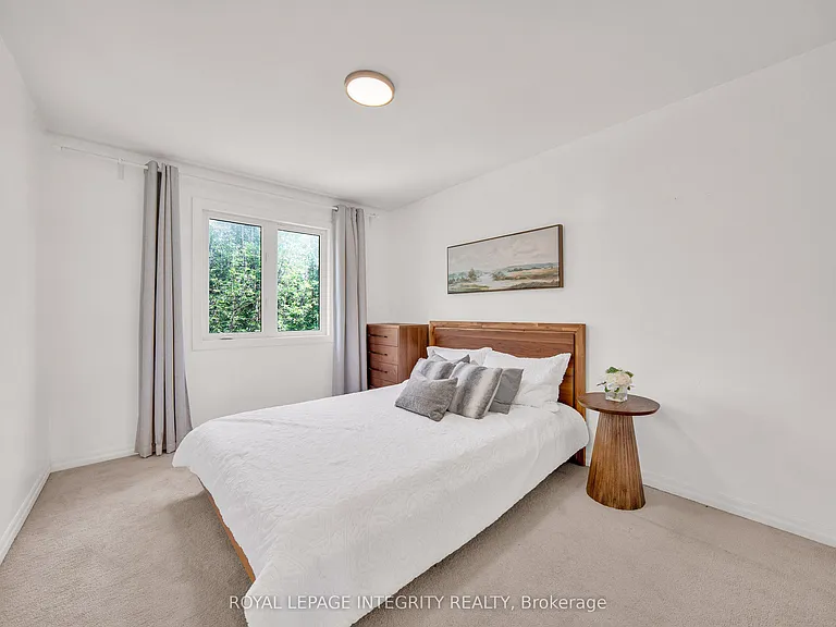 114 Hawkeswood Dr — Photo 34