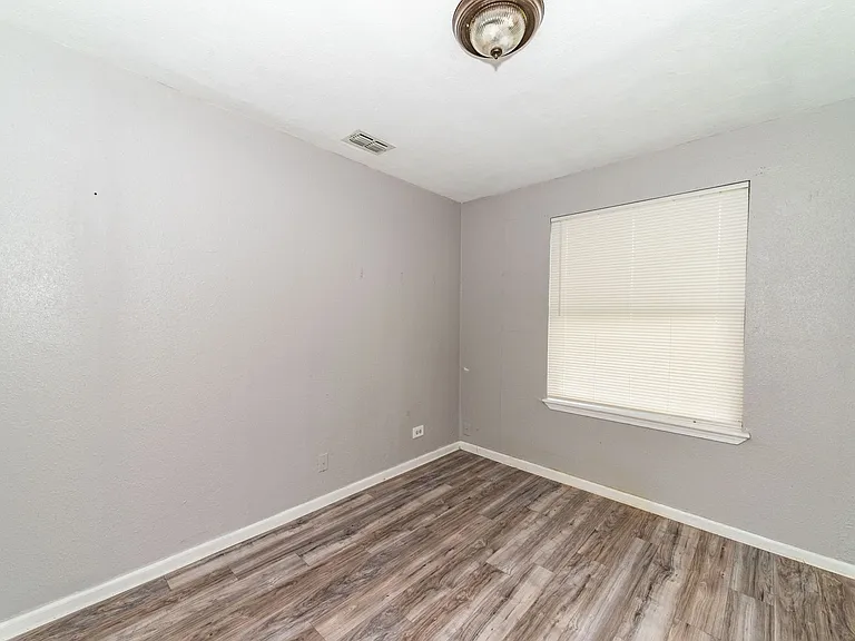 508 Bee St — Photo 23
