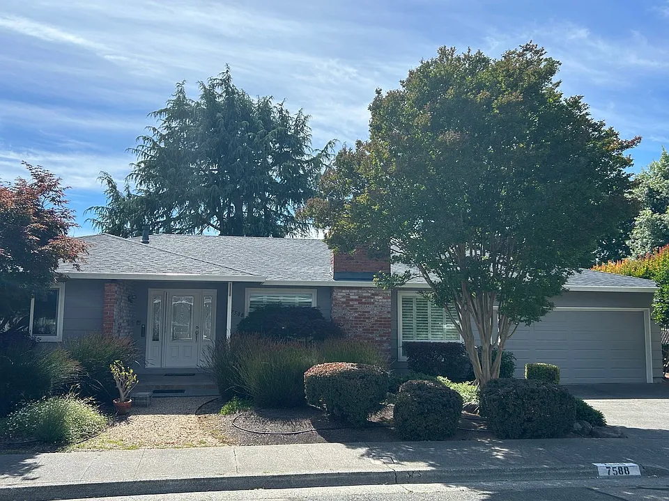 7588 Oak Leaf Dr