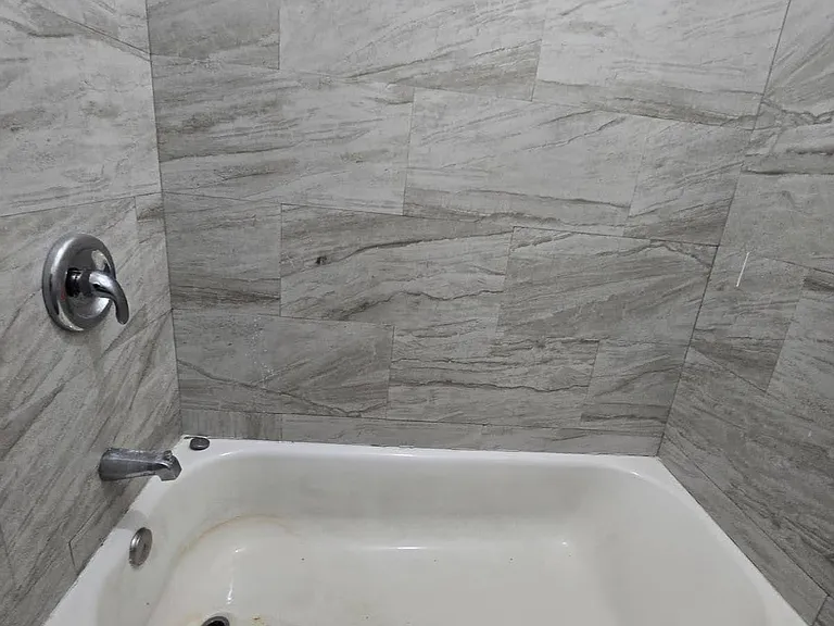 954 E Grand St #3 — Photo 5