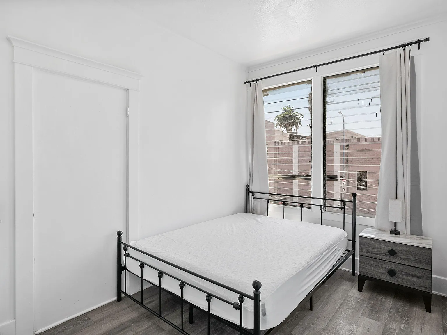 4 bed, 2.0 bath, 1300 sqft, $1,412 — Photo 4