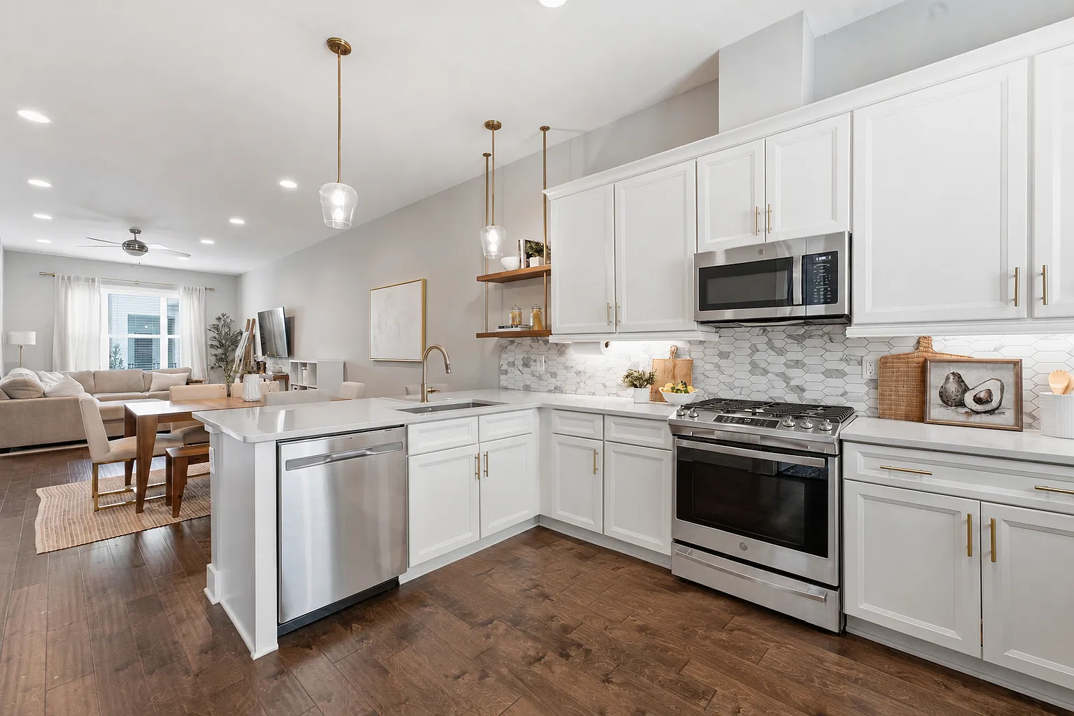 3 bed, 3.5 bath, 2234 sqft, $3,400 — Photo 1