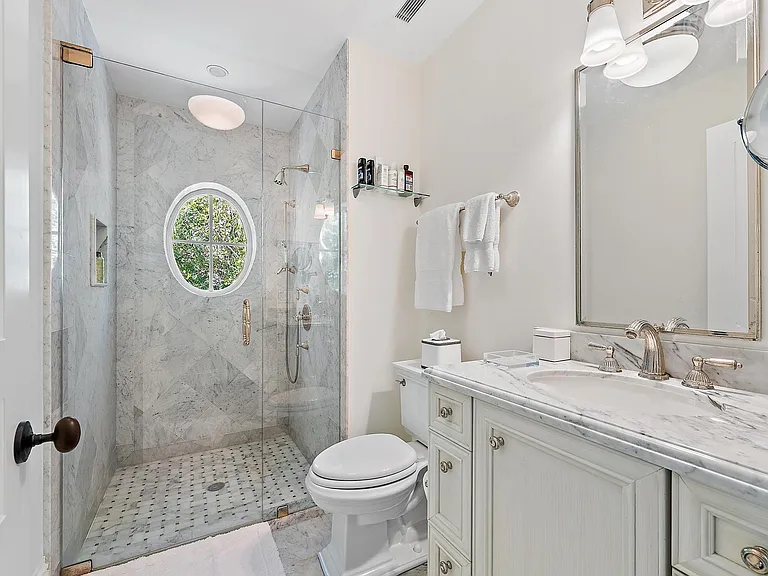 210 Emerald Ln — Photo 26
