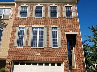 25900 Commons Sq, Chantilly, VA 20152