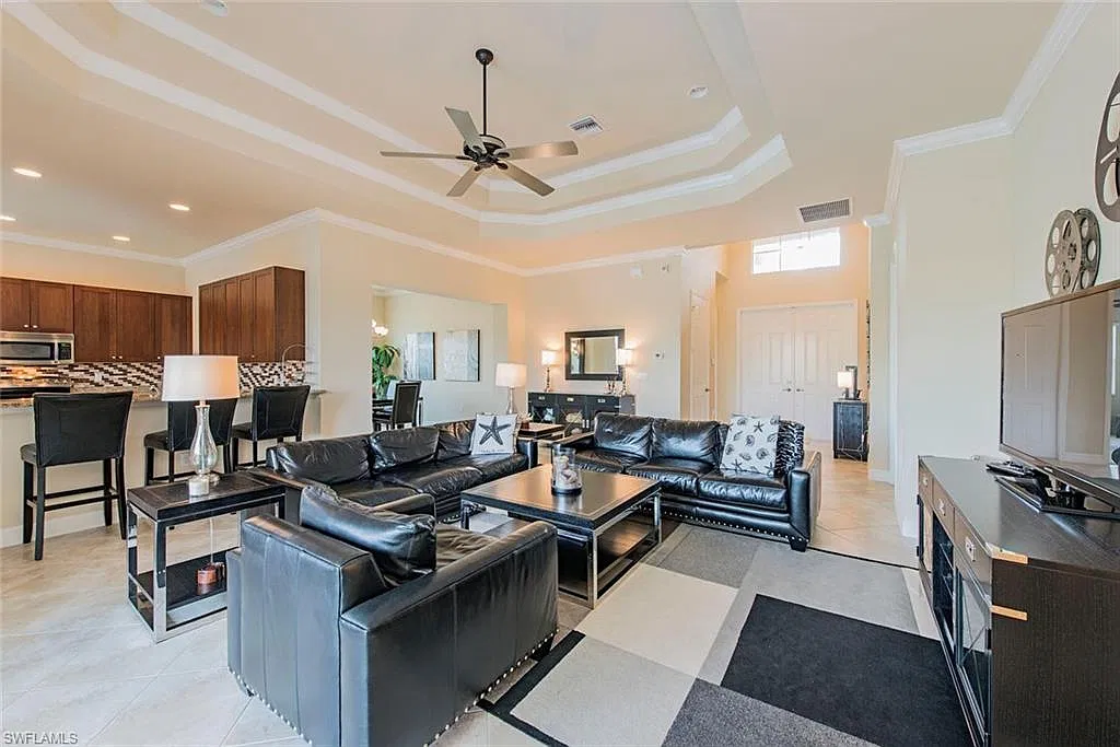 3 bed, 2.0 bath, 2300 sqft, $9,000 — Photo 2