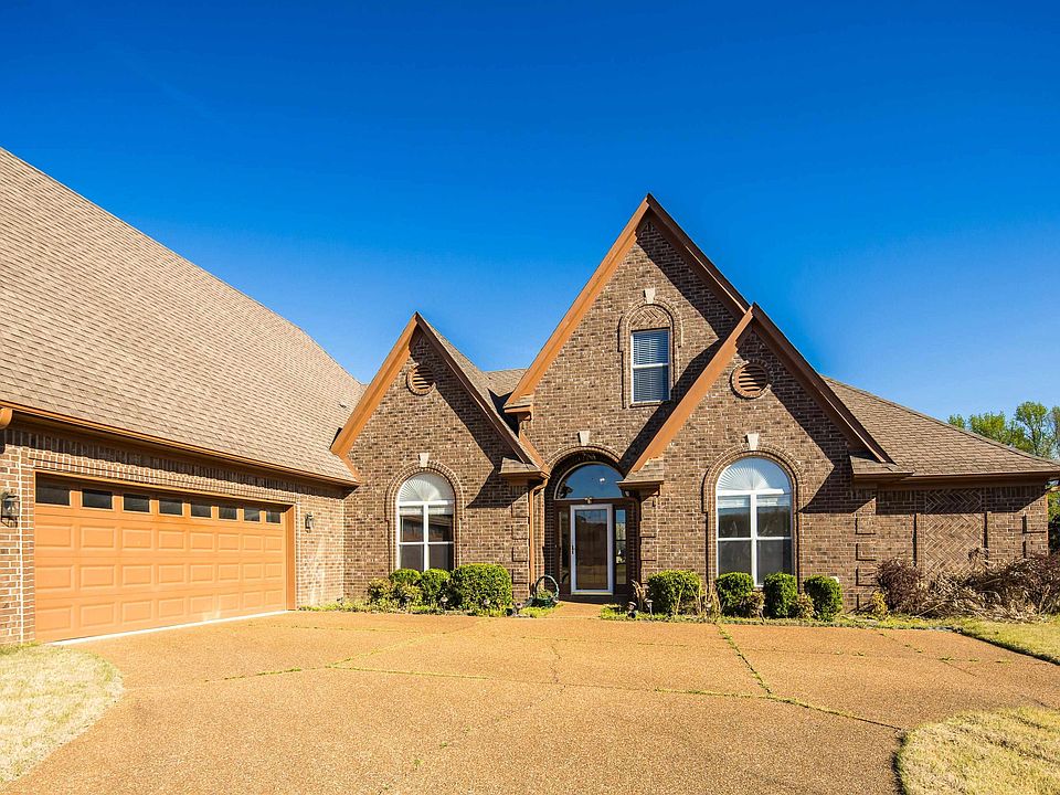 1st image of 450 Lewis Fairway Cir