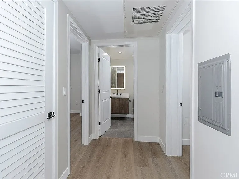 10218 Fernglen Ave #101 — Photo 16