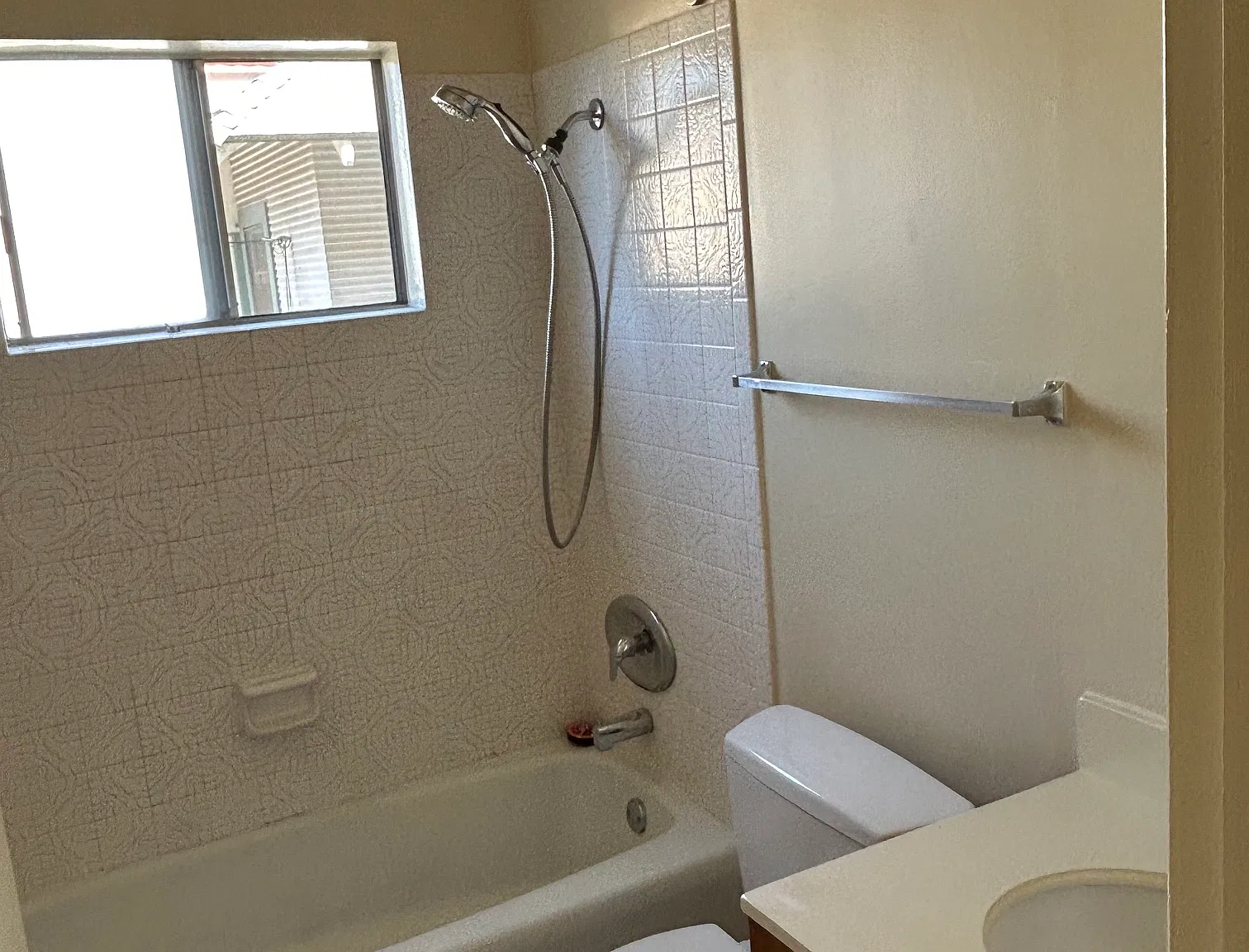 1 bed, 600 sqft, $2,400 — Photo 3