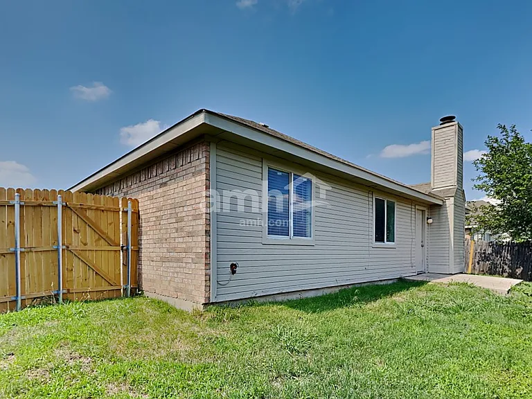 1004 Courtside Dr — Photo 21