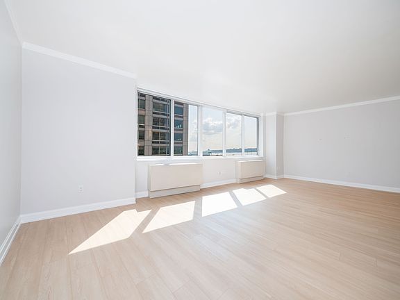 3rd image of 140 Riverside Blvd APT 625