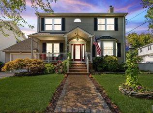 20 E Gouverneur Ave, Rutherford, NJ 07070