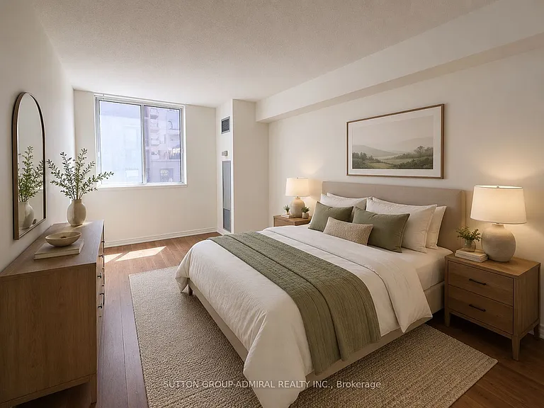 736 Bay St #403 — Photo 2