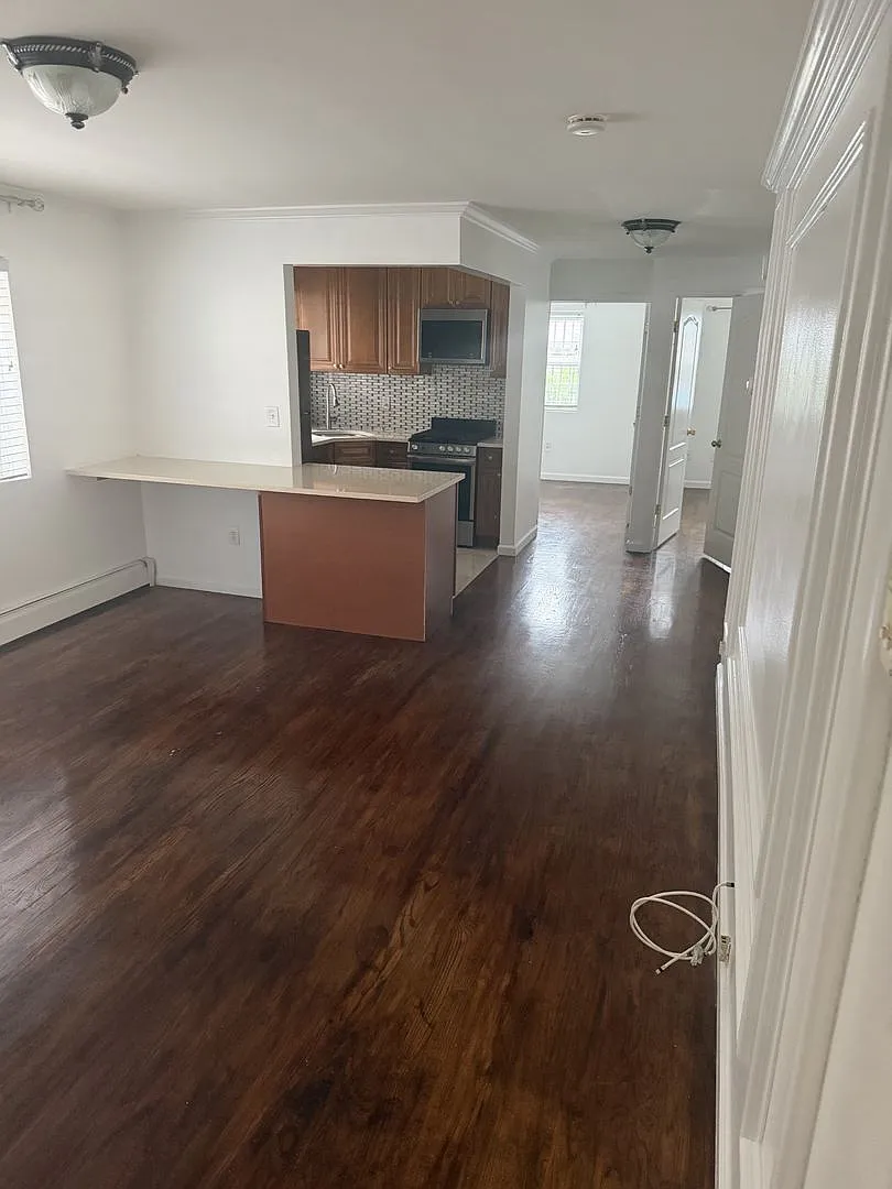 1827 Tomlinson Ave — Photo 3