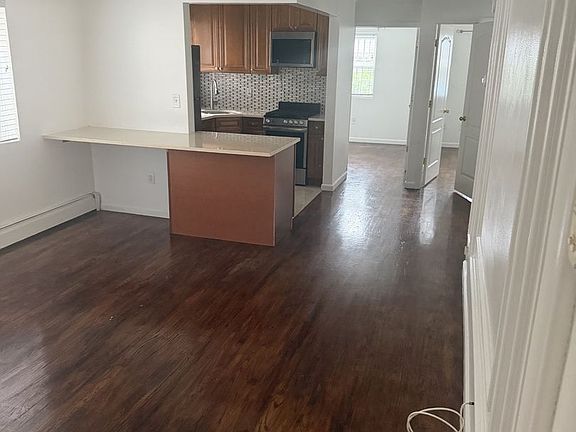 3rd image of 1827 Tomlinson Ave APT 1
