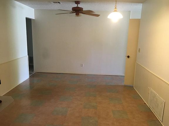 Eating/living space near kitchen