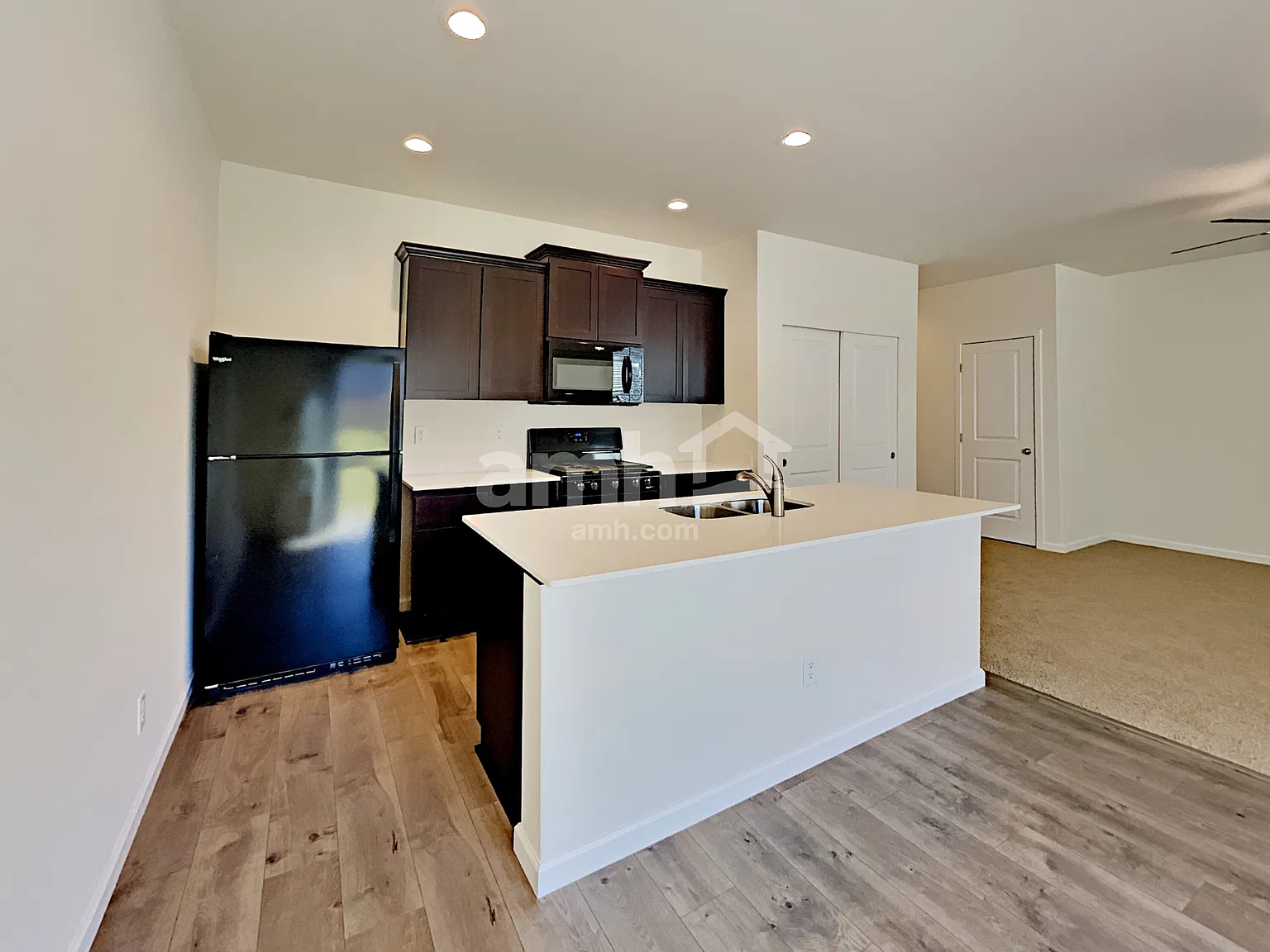 3 bed, 2.0 bath, 1273 sqft, $2,905 — Photo 3