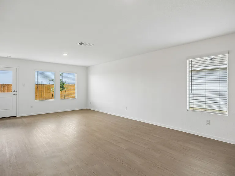 3112 Lynmar Ln — Photo 8