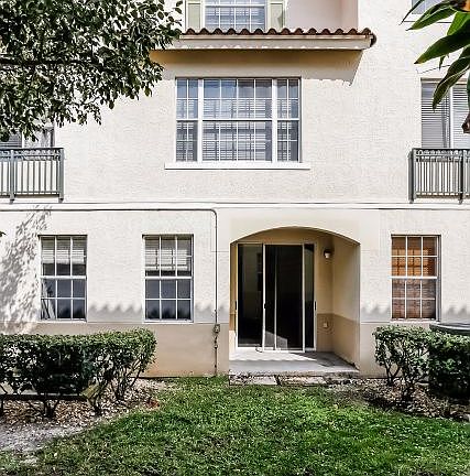 4th image of 701 SW 148th Ave APT 105