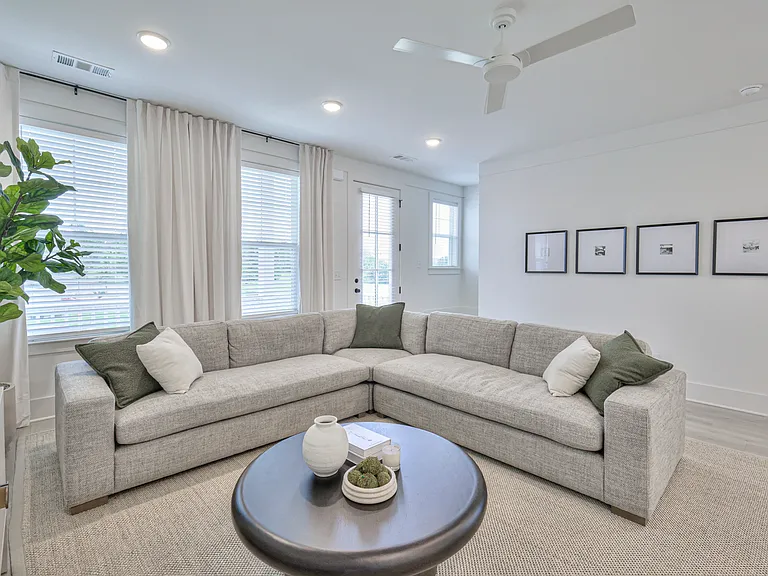 1589 Residences — Photo 50