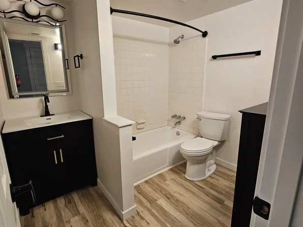 4641 Gull Rd APT 61, Lansing, MI 48917