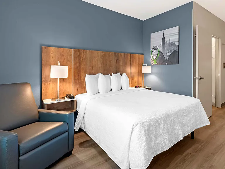 Studio Suite - 1 Queen Bed