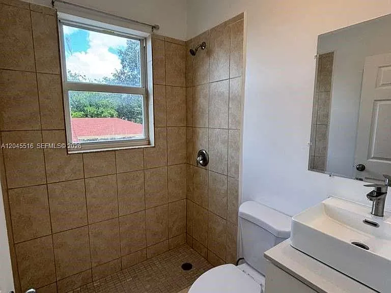 1051 NW 2nd St #10 — Photo 9