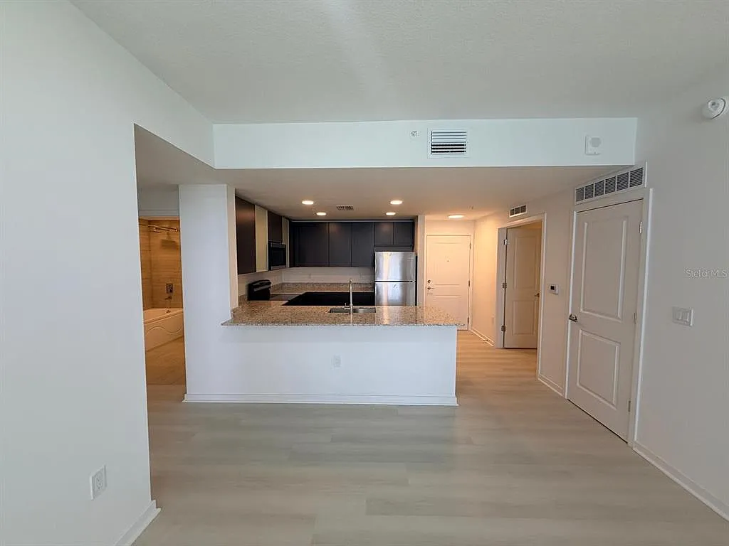 2 bed, 2.0 bath, 1110 sqft, $1,700 — Photo 2