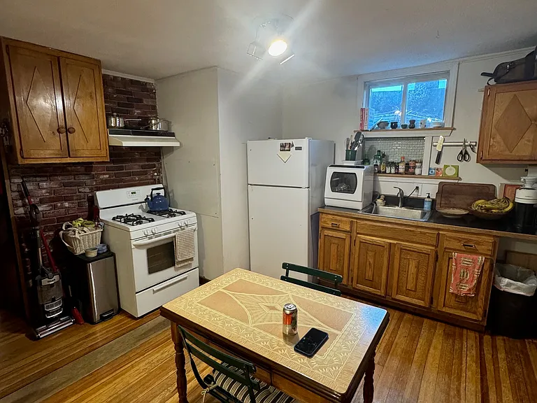 291 Columbia St #3 — Photo 2