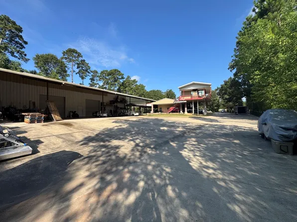 9800 Ramzi Dr, Conroe, TX 77303