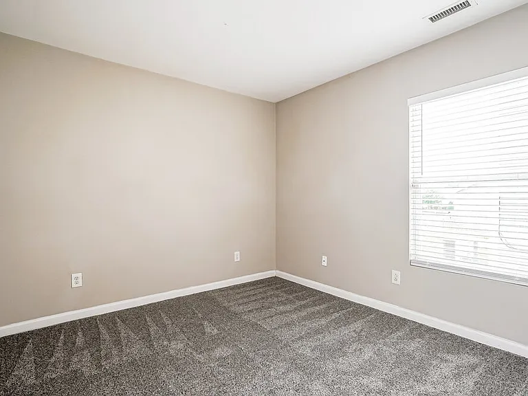 535 Kerriann Ln — Photo 13