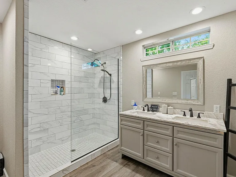 1104 W 7th St — Photo 10