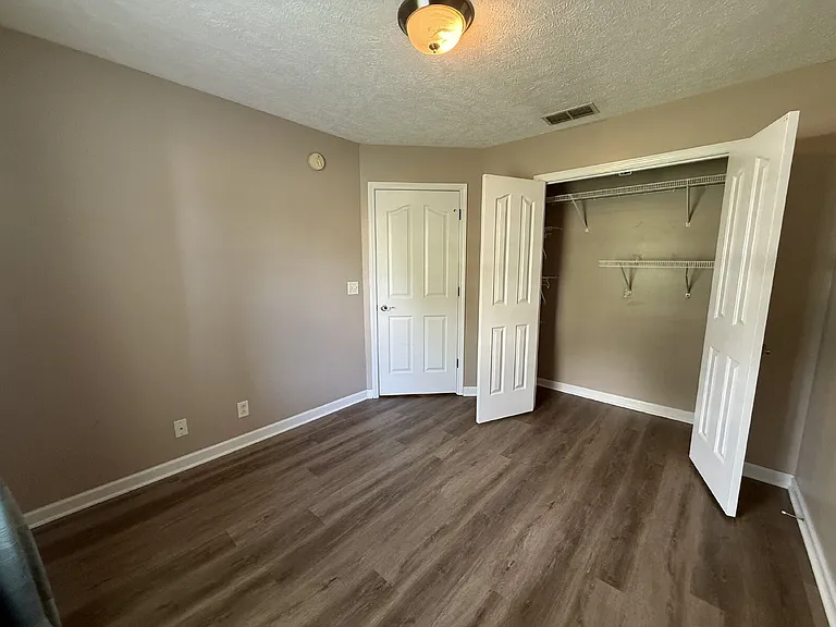 1252 Ballater Dr — Photo 15