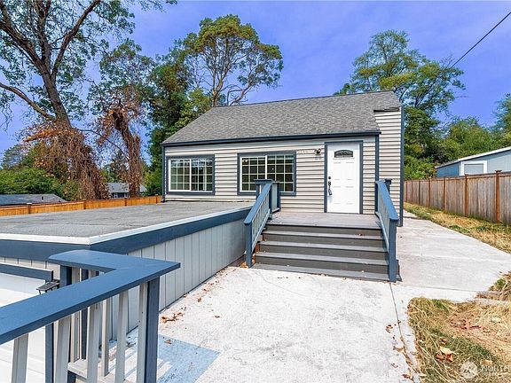 3rd image of 2644 SW 112th St