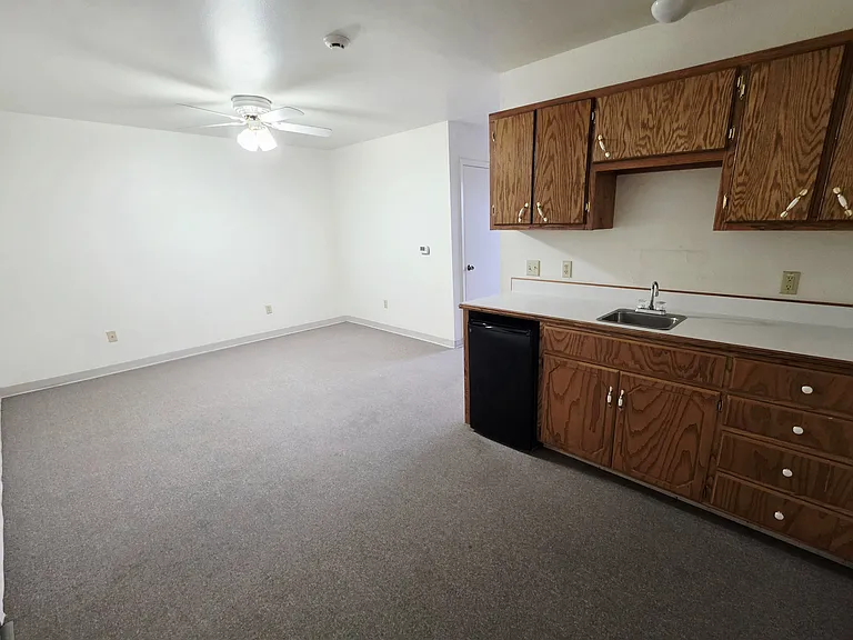 Colonial Lodge Apartments — Photo 39