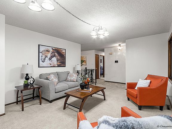 5th image of 916 Cherry St