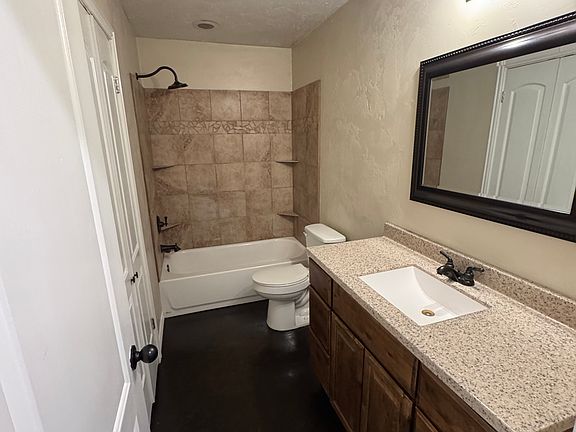 4th image of 2308 Lancaster St #B