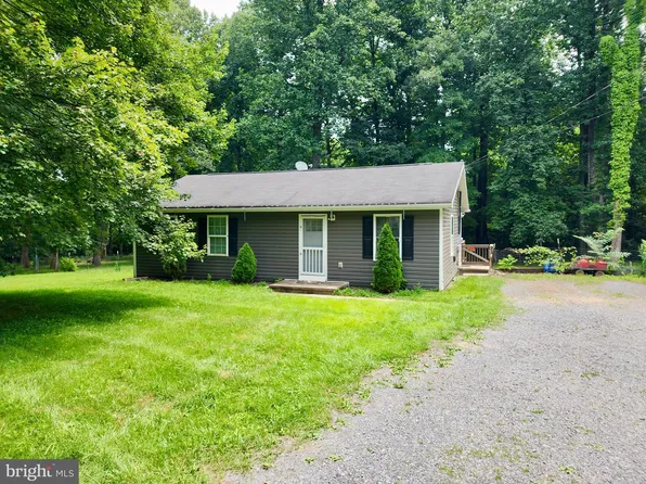 38 End Rd, Bunker Hill, WV 25413